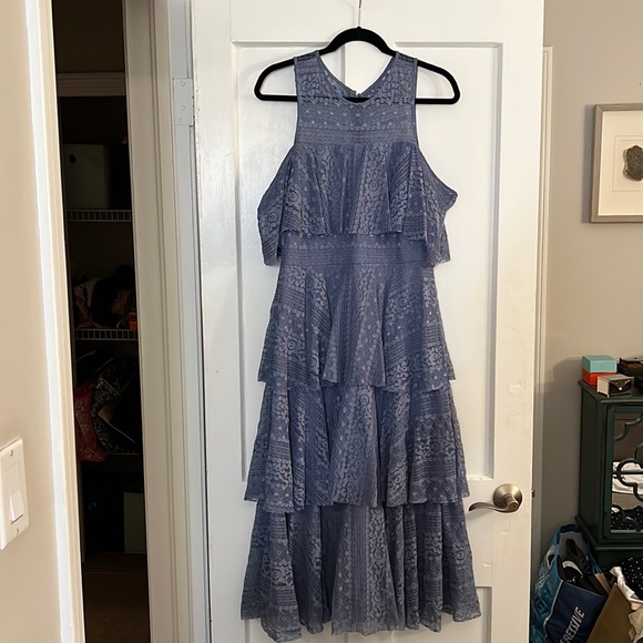 Gianni Bini tiered lace cold-shoulder dress - Picture 3 of 16